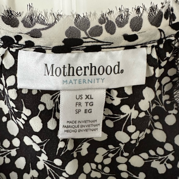Motherhood Maternity black and white floral blouse, size XL - Picture 4 of 8